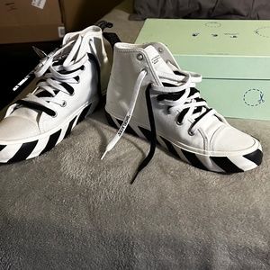 OFF-WHITE Men's Mid Top Vulcanized Sneakers